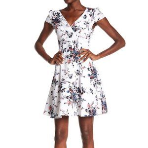 Betsey Johnson White Floral Cap Sleeve Fit & Flare Dress Size 12 NEW $98 SALE